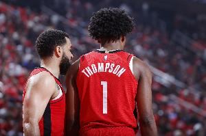 阿门:范弗里特告诉我要努力成为场上指挥官 他是最好的控卫之一