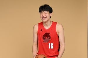 媒体人谈杨瀚森首分:首次在外线拿球组织 这还是他最舒服的方式