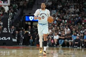高效!凯尔登-约翰逊9投7中&三分2中1 得到19分6板1助