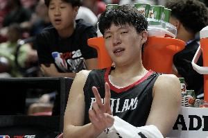 开拓者自媒体直接开吹:杨瀚森就是联盟的MVP!