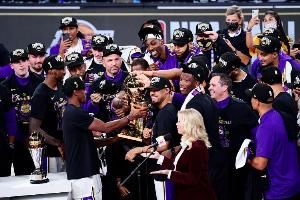 NBA官推回顾:五年前的今天 湖人在园区加冕队史第17冠!