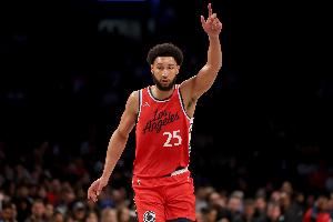 帕金斯:西蒙斯现在就像草丛里的死鸟 连经纪人都没了哪还有队要