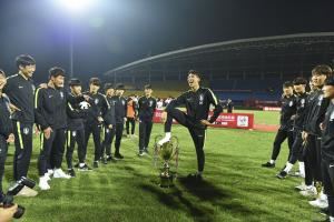 昔日恩怨!韩国队11月将再次参加熊猫杯,2019年踩奖杯被没收冠军
