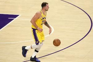 雷迪克:东契奇参与了全部训练 里夫斯脚踝不适仅参与部分训练