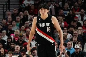  青岛队记：杨瀚森在篮板球保护方面还达不到NBA内线的基本要求