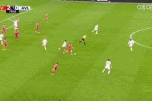  土豆你在干什么！维尔茨中场带球，过顶长传直接传出边线