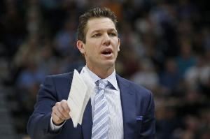  省下罚款钱！活塞助教小沃顿此前的一次技术犯规被取消！