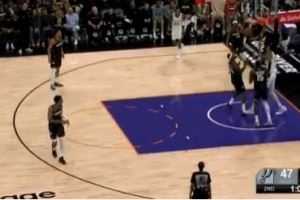  不容易！文班篮下接球完成扣篮 打破个人得分荒