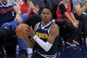 会挽弯弓射大雕！沃特森接对手救球战斧单臂劈扣