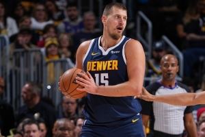  名嘴：约基奇现在打比赛就像训练 他擅长低位单打但并不沉迷