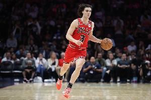  渐入佳境！吉迪半场8中4拿到12分3板4助1断 首节3中0&次节5中4