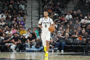  明天马刺迎战灰熊 卡斯尔因左髋屈肌酸痛将缺席比赛