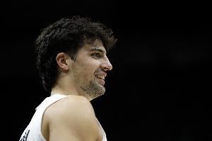  大腿！阿夫迪亚半场10中5得12分3板2断 7次助攻暂为球队最高