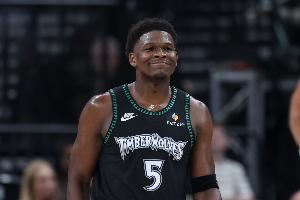  就开始摸鱼了？爱德华兹半场12中4拿14分 次节3中0仅靠罚球得2分