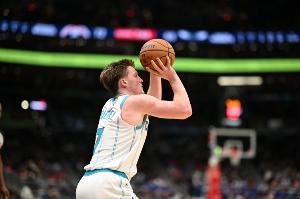  黄蜂主帅谈克尼佩尔三分记录：他向我们展示了他能成为怎样的球员